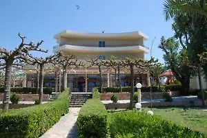 Hotel Tzaki & Restaurant