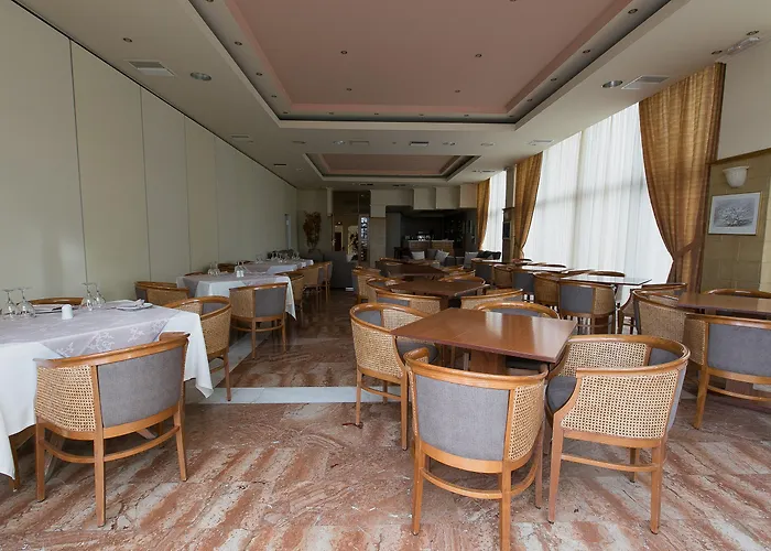 Tzaki & Restaurant Szálloda