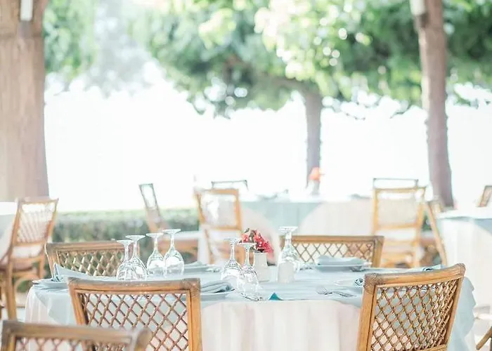 Tzaki & Restaurant Szálloda 3*