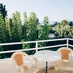 מלון Tzaki & Restaurant 3*