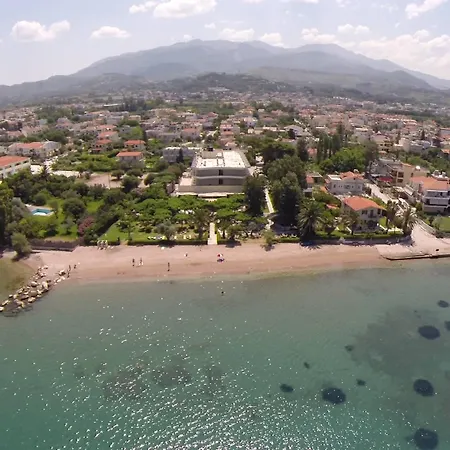 Tzaki & Restaurant Hotell 3*