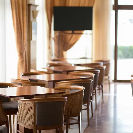 Hotel Tzaki & Restaurant 3*