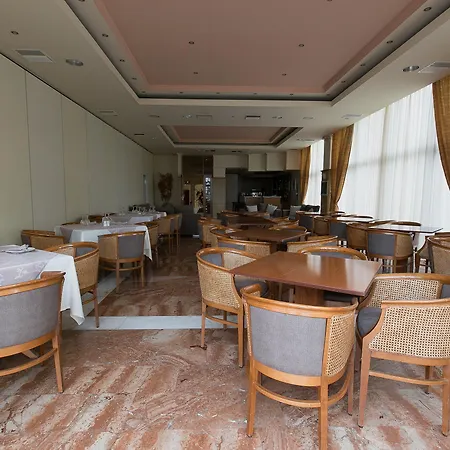 Tzaki & Restaurant Hotell
