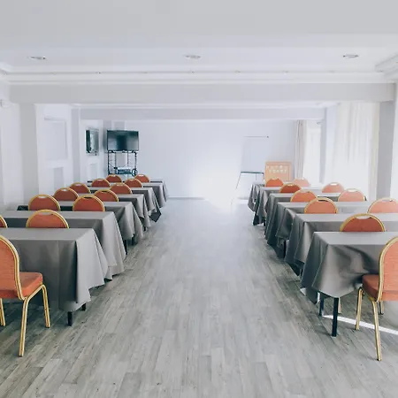 Tzaki & Restaurant Hotell 3*