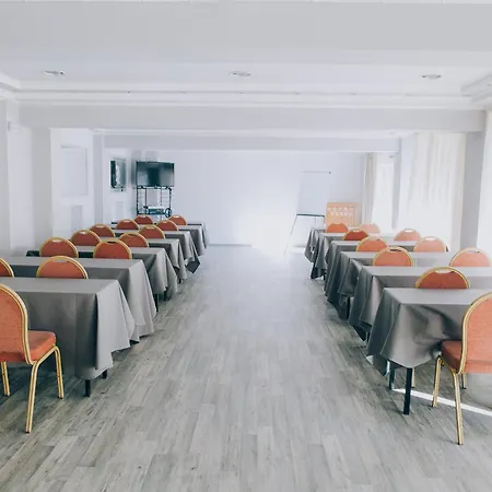 Tzaki & Restaurant 酒店 3*