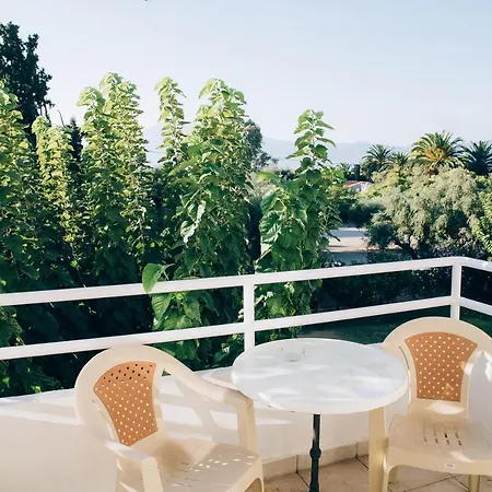 Hotel Tzaki & Restaurant 3*