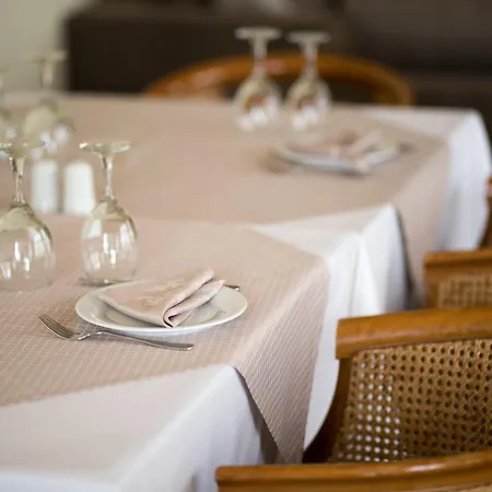 Hotel Tzaki & Restaurant