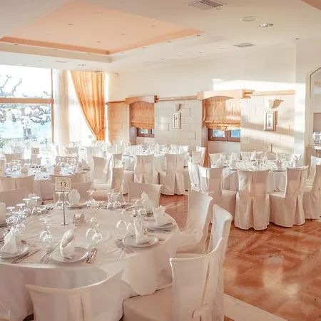 Hotel Tzaki & Restaurant