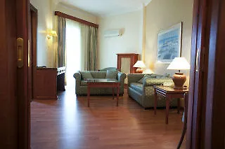 Tzaki & Restaurant Hotell