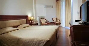 Tzaki & Restaurant Hotell Patras
