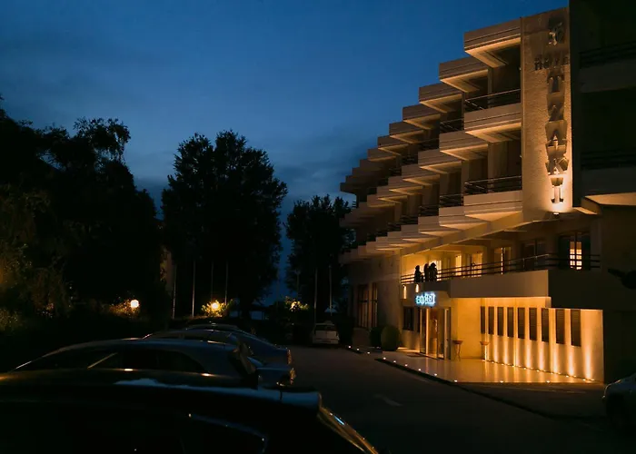 Tzaki & Restaurant Ξενοδοχείο 3*