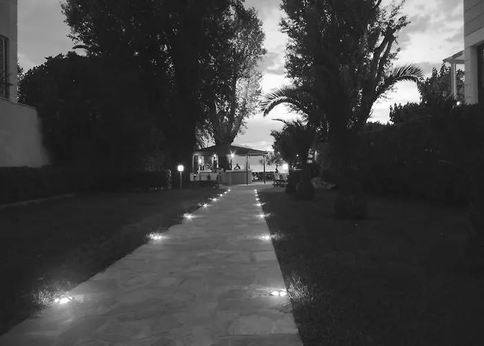 Hotel Tzaki & Restaurant