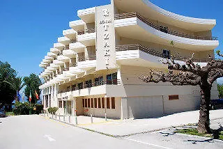 Hotel Tzaki & Restaurant